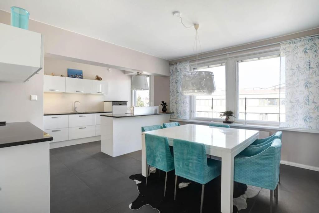 רובניימי Majestic Penthouse With Sauna & High-Speed Wi-Fi And Parking מראה חיצוני תמונה